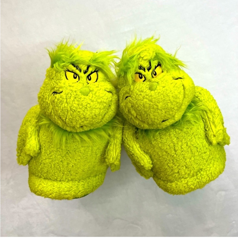 American Eagle Outfitters Grinch Plush Slippers Size M/L - NWT